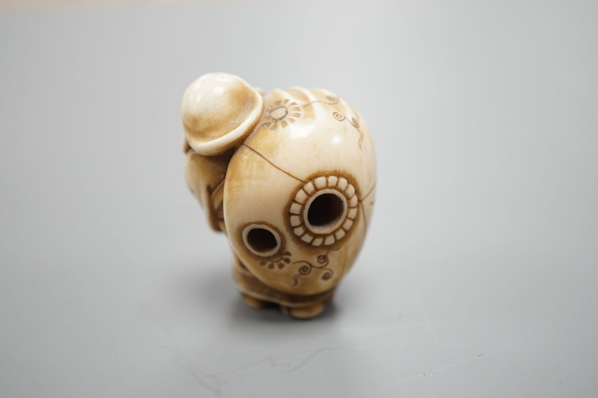 A Japanese ivory netsuke of Daikoku or Ebisu, Meiji period, 4 cms high.